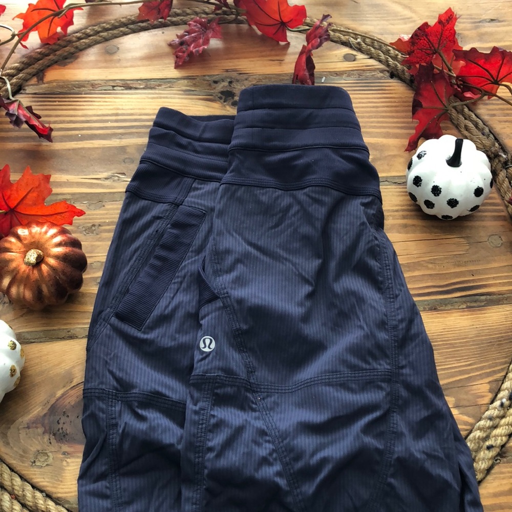 Lululemon Capri drawstring navy studio pant